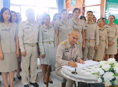 พิธีน้อมถวายแสดงความอาลัย เบื้องหน้าพระฉายาลักษณ์ ... พารามิเตอร์รูปภาพ 94